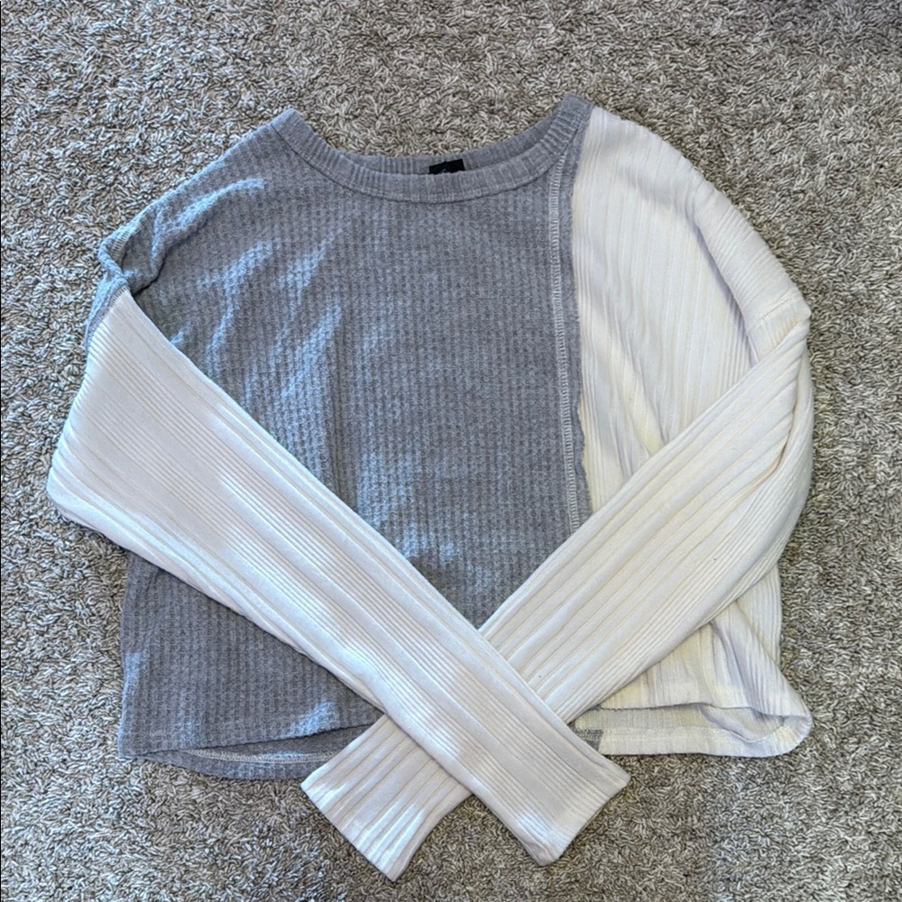 Wild Fable Gray and White Asymmetrical Ribbed Sweatshirt